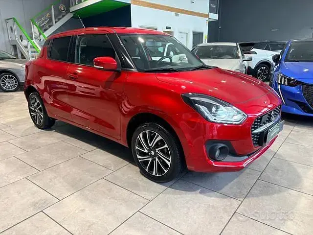 Usata Suzuki Swift 83 CV (61 kW) 2024 Rosso Utilitaria