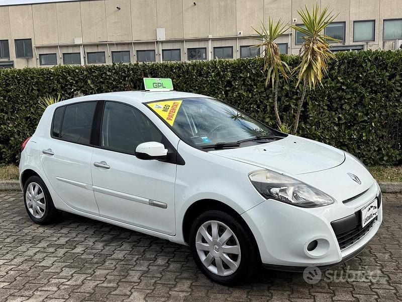 Usata Renault Clio II 75 CV (55 kW) 2010 Bianco Utilitaria