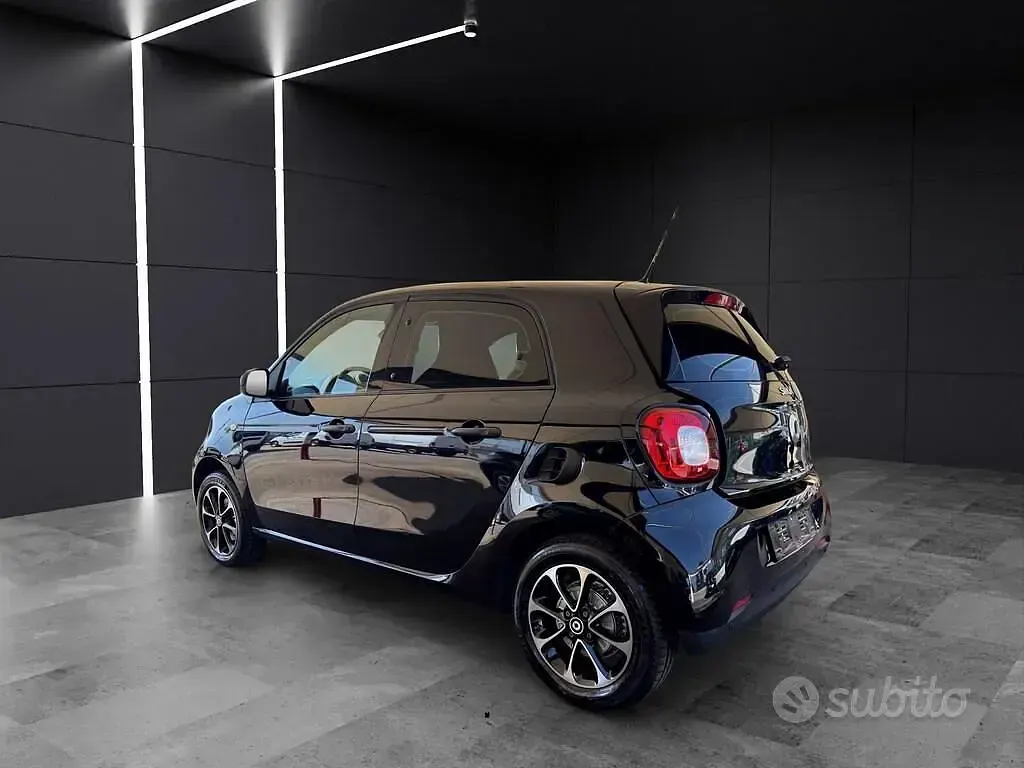 Usata Smart ForFour Passion 71 CV (52 kW) 2019 Bodypanels in black Utilitaria