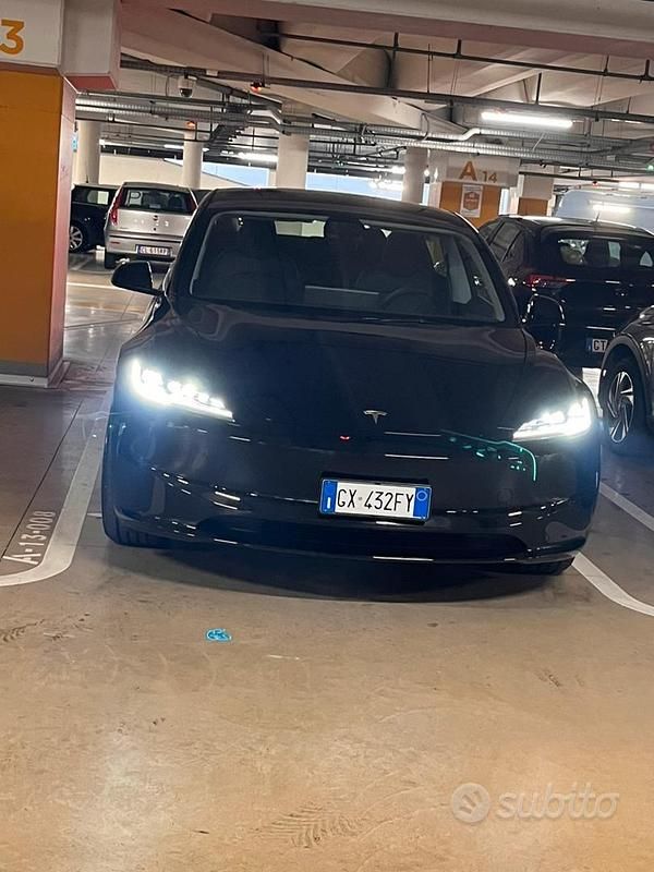 Usata Tesla Model 3 235 kW (320 CV) 2024 Nero Berlina