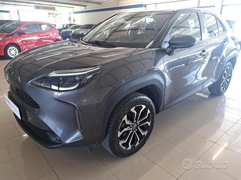 Usata Toyota Yaris Hybrid Trend 92 CV (67 kW) 2022 Grigio Station wagon