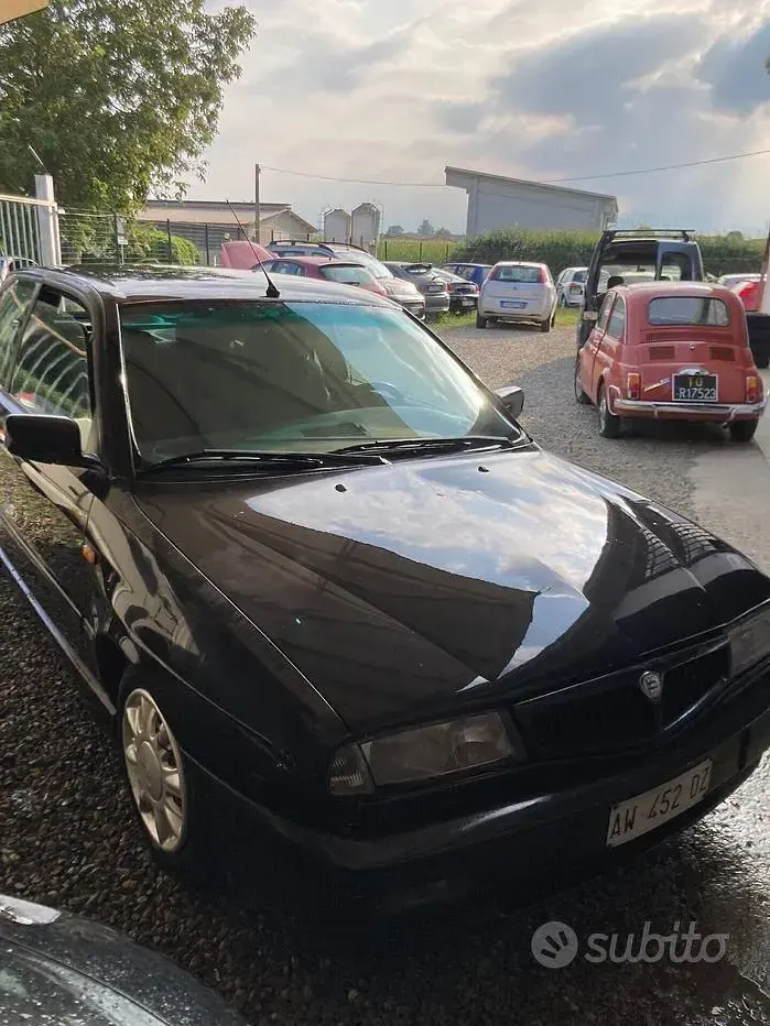 Usata Lancia Delta 103 CV (75 kW) 1998 Nero Utilitaria