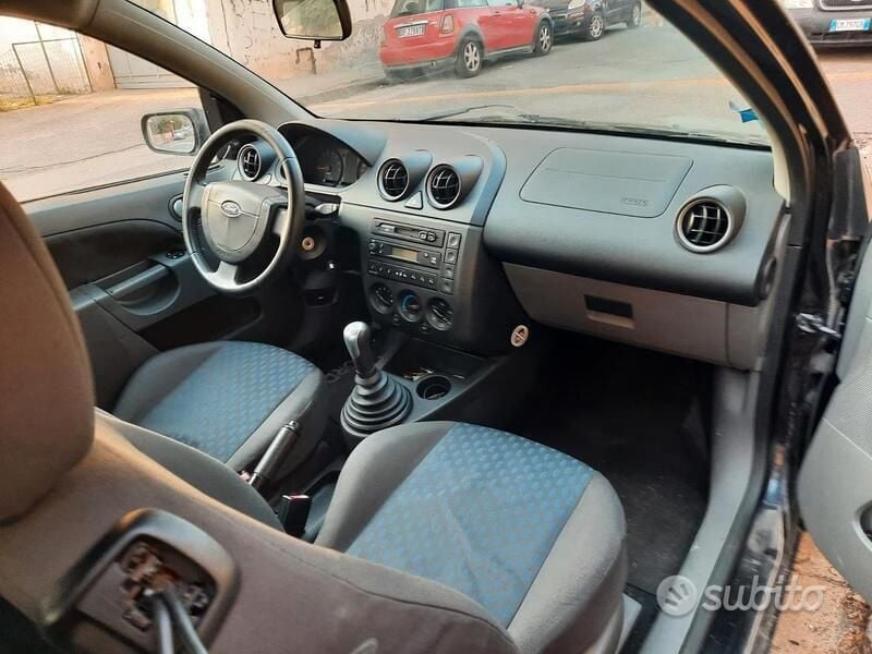 Usata Ford Fiesta 75 CV (55 kW) 2003 Utilitaria