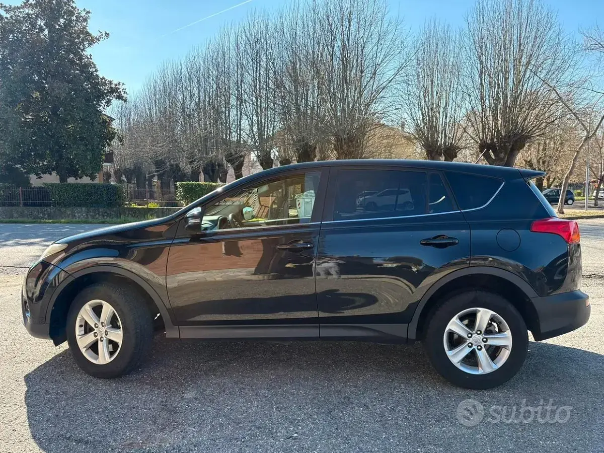 Usata Toyota RAV4 124 CV (91 kW) 2014 Nero SUV