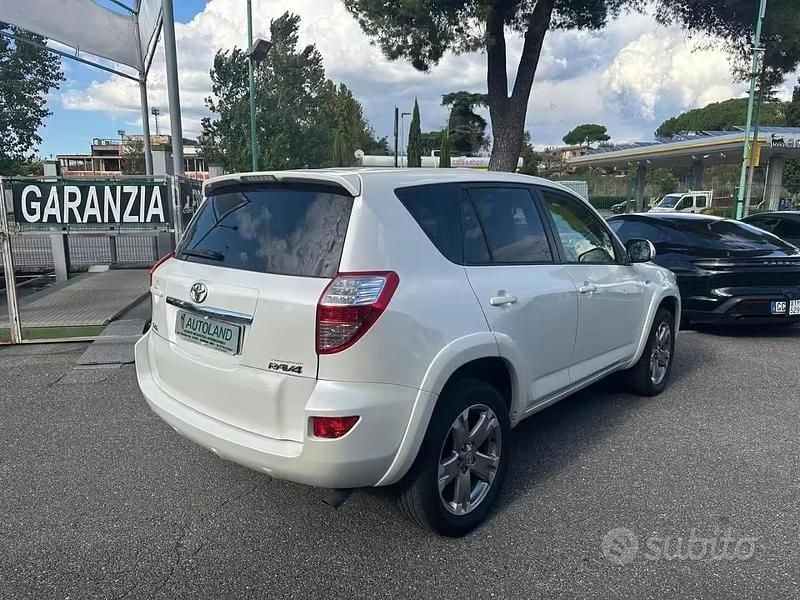 Usata Toyota RAV4 Executive 150 CV (110 kW) 2011 Bianco metallizzato SUV
