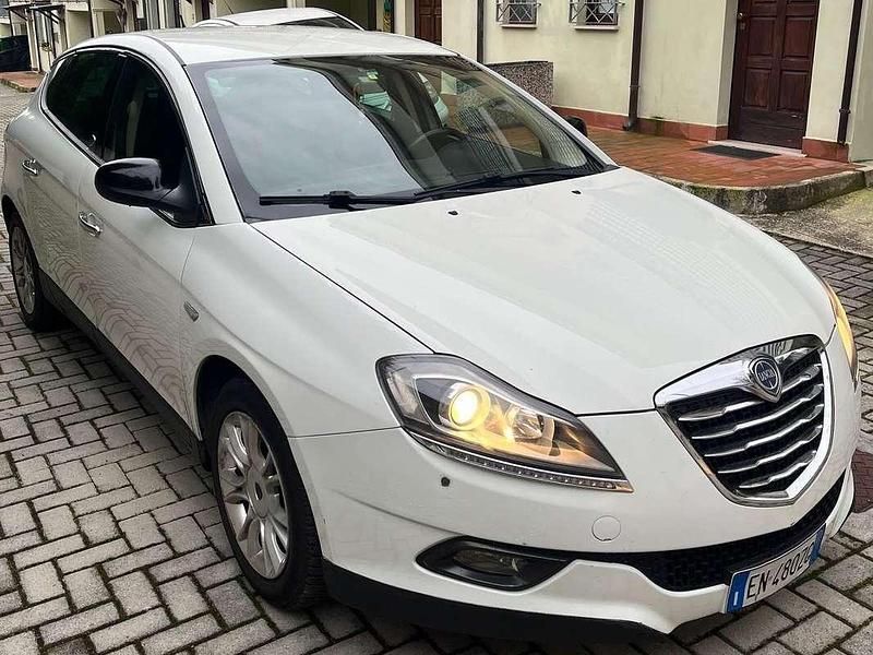 Usata Lancia Delta Silver 120 CV (88 kW) 2012 Bianco Utilitaria