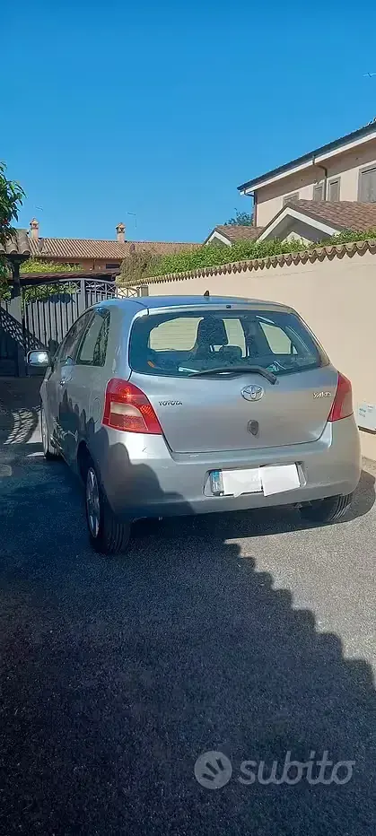 Usata Toyota Yaris 69 CV (50 kW) 2007 Grigio Utilitaria