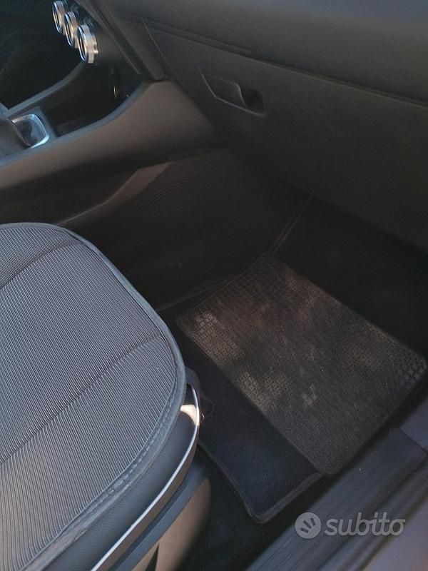 Usata Renault Captur 100 CV (73 kW) 2023 Grigio SUV