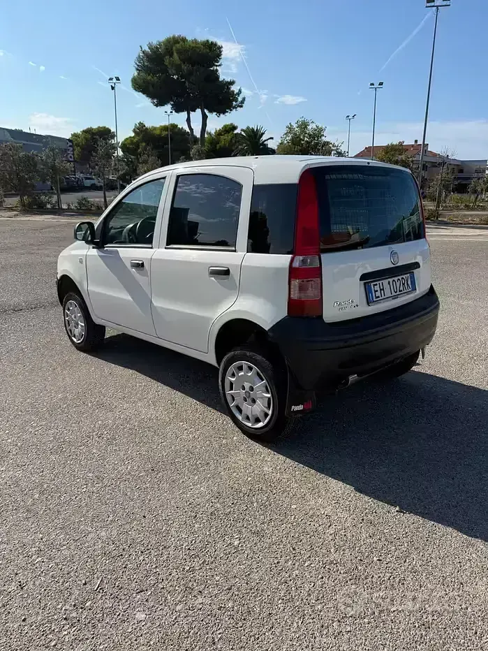Usata Fiat Panda 4x4 Active 69 CV (50 kW) 2011 Bianco Utilitaria