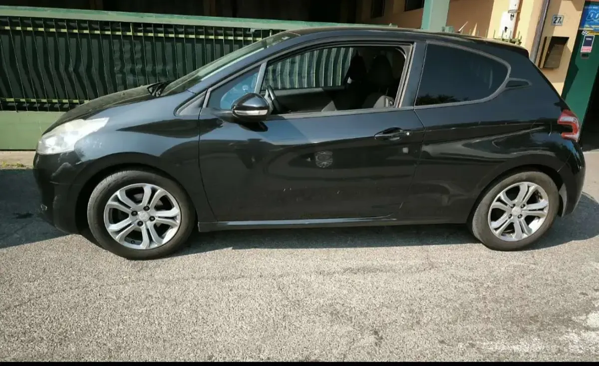 Usata Peugeot 208 Active 68 CV (50 kW) 2012 Utilitaria