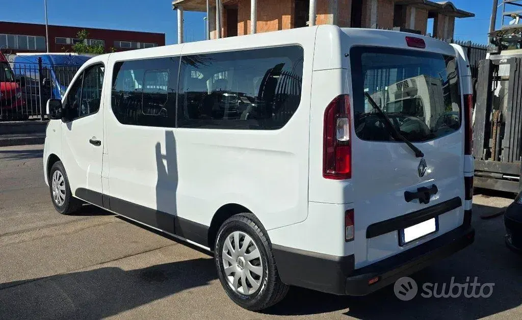 Begagnad Renault Trafic Intens 121 HK (88 kW) 2019 Vit Minibuss