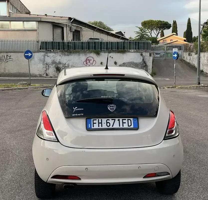 Usata Lancia Ypsilon Platinum 69 CV (50 kW) 2017 Giallo Utilitaria