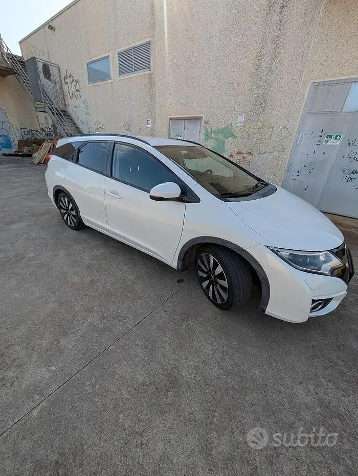 Usata Honda Civic 120 CV (88 kW) 2015 Bianco Station wagon