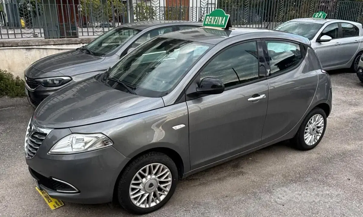 Usata Lancia Ypsilon 69 CV (50 kW) 2014 Grigio Utilitaria