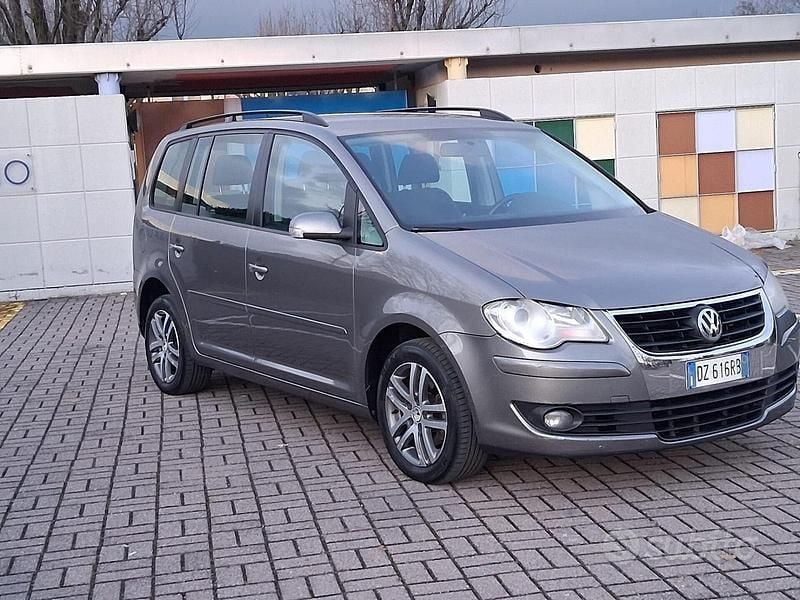 Usata VW Touran Highline 109 CV (80 kW) 2009 Grigio Monovolume