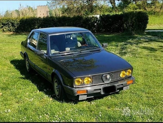 Usata Alfa Romeo Alfetta Quadrifoglio 130 CV (95 kW) 1984 Grigio Berlina