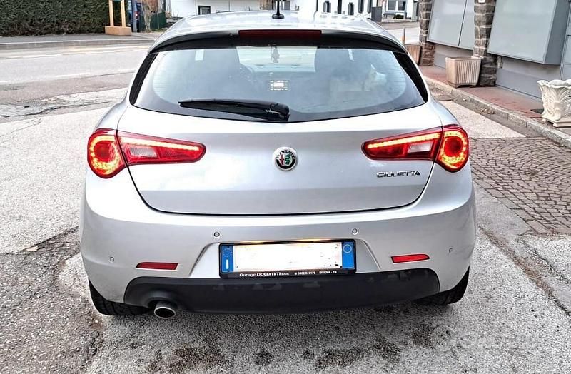 Usata Alfa Romeo Giulietta Super 120 CV (88 kW) 2017 Grigio Utilitaria
