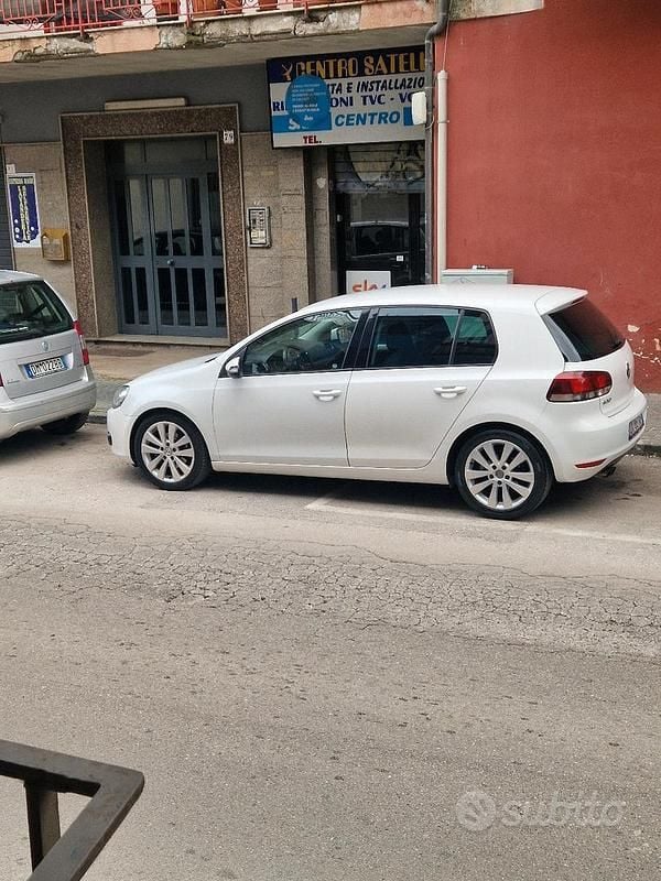 Usata VW Golf VI 110 CV (80 kW) 2009 Bianco Utilitaria