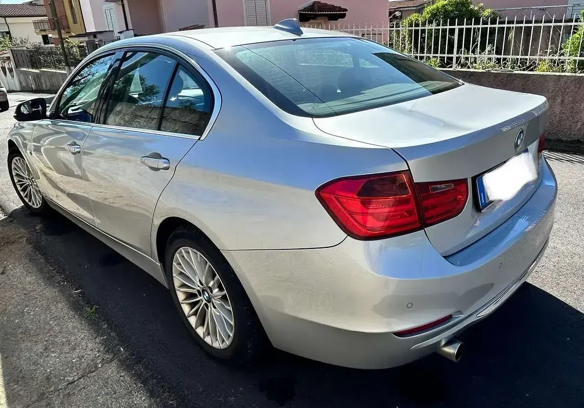 Usata BMW 318 Luxury Line 143 CV (105 kW) 2013 Argento Berlina