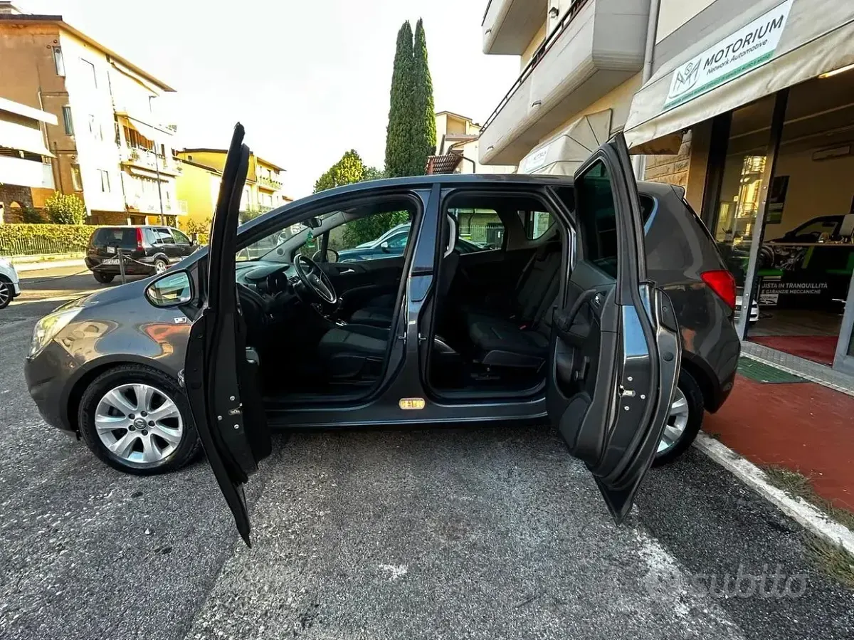 Usata Opel Meriva Cosmo 120 CV (88 kW) 2012 Grigio Monovolume