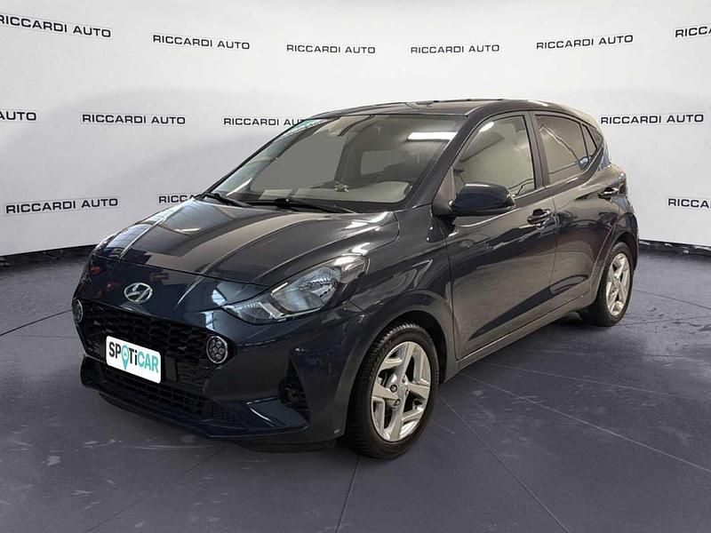 Usata Hyundai i10 67 CV (49 kW) 2022 Blu Utilitaria