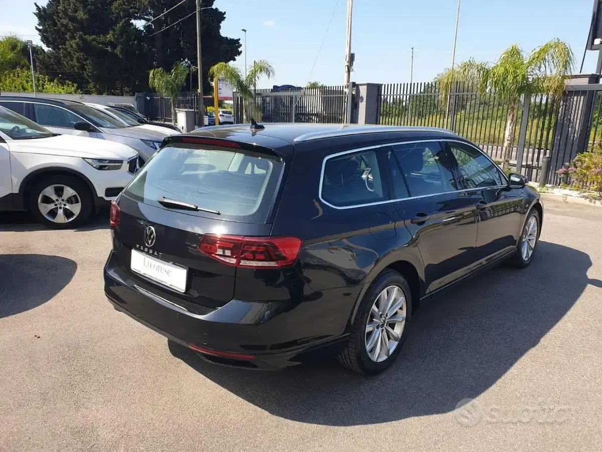 Usata VW Passat Business 122 CV (89 kW) 2021 Nero Station wagon