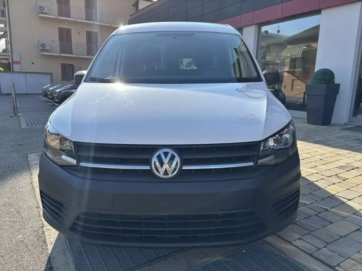 Usata VW Caddy 75 CV (55 kW) 2021 Bianco Monovolume