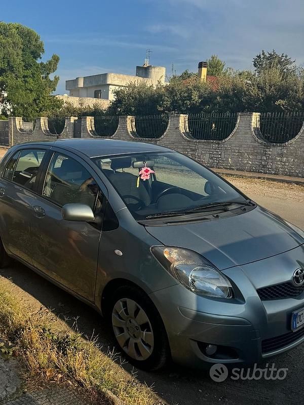 Usata Toyota Yaris 75 CV (55 kW) 2008 Grigio Utilitaria
