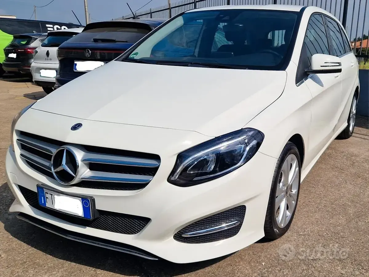 Usata Mercedes B180 109 CV (80 kW) 2018 Bianco Utilitaria
