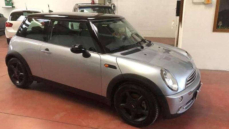 Usata Mini Cooper 116 CV (85 kW) 2006 Argento metallizzato Utilitaria