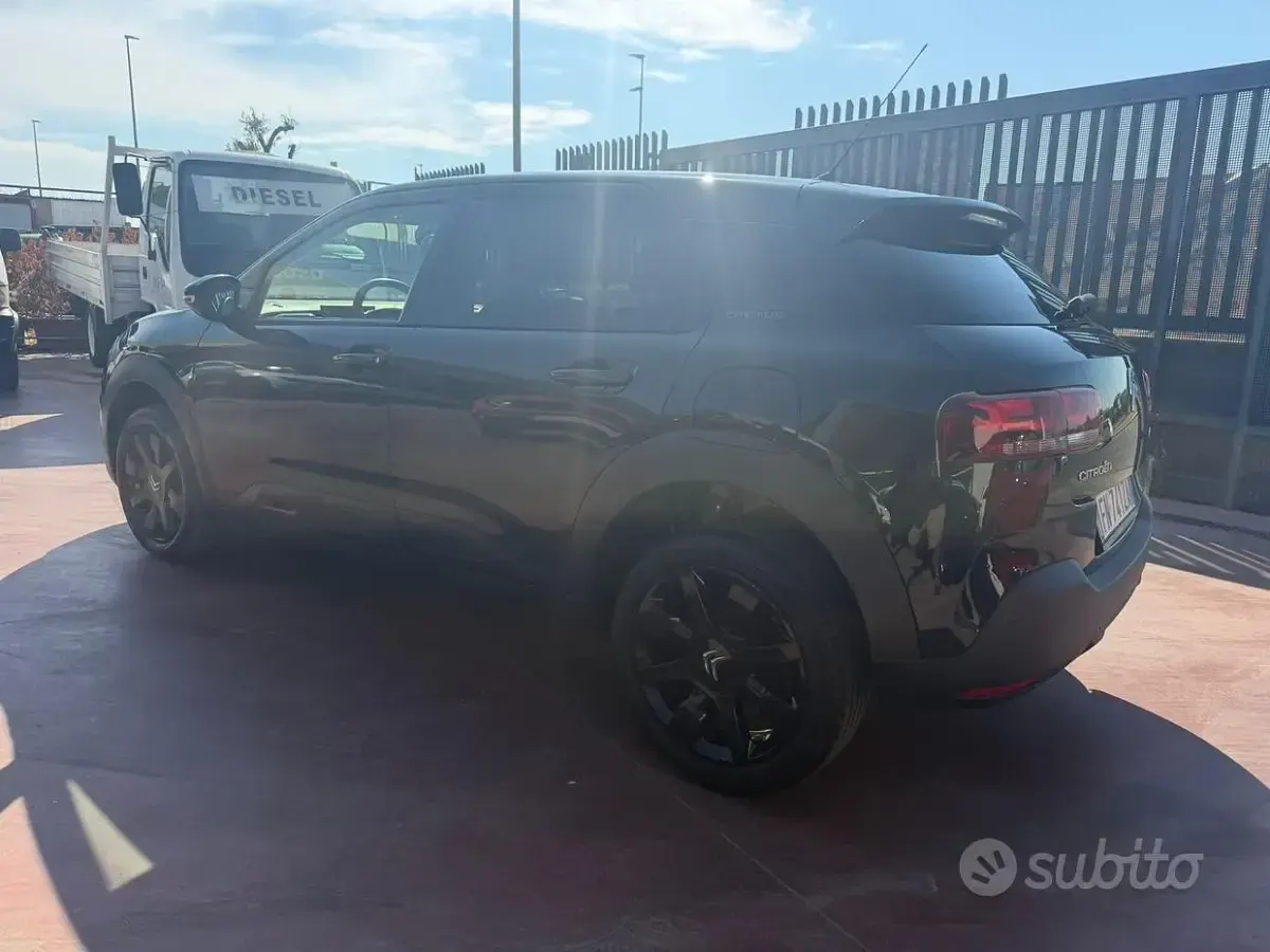 Usata Citroën C4 Shine 99 CV (72 kW) 2018 Nero Berlina