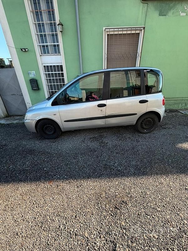 Usata Fiat Multipla 120 CV (88 kW) 2007 Grigio Monovolume