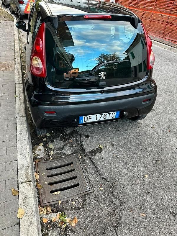 Usata Peugeot 107 68 CV (50 kW) 2006 Nero Utilitaria