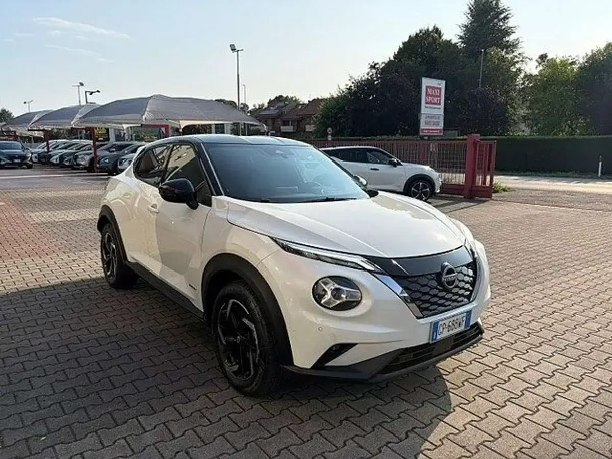 Usata Nissan Juke N-Connecta 94 CV (69 kW) 2023 White pearl/black SUV