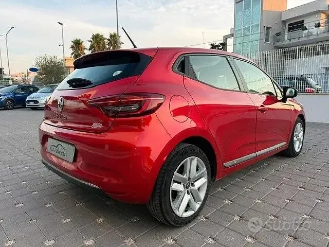 Usata Renault Clio V Intens 86 CV (63 kW) 2021 Arancione Berlina