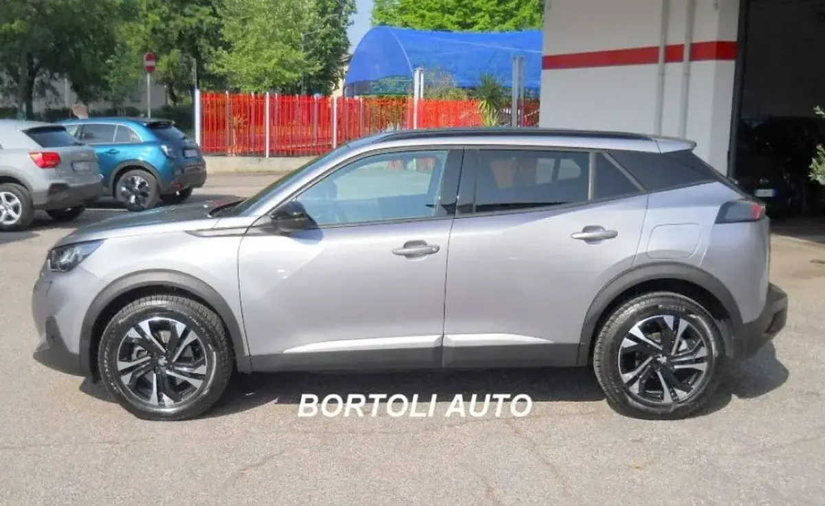 Usata Peugeot 2008 Allure 131 CV (96 kW) 2023 Grigio SUV