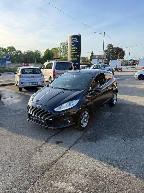 Usata Ford Fiesta 75 CV (55 kW) 2013 Nero Utilitaria