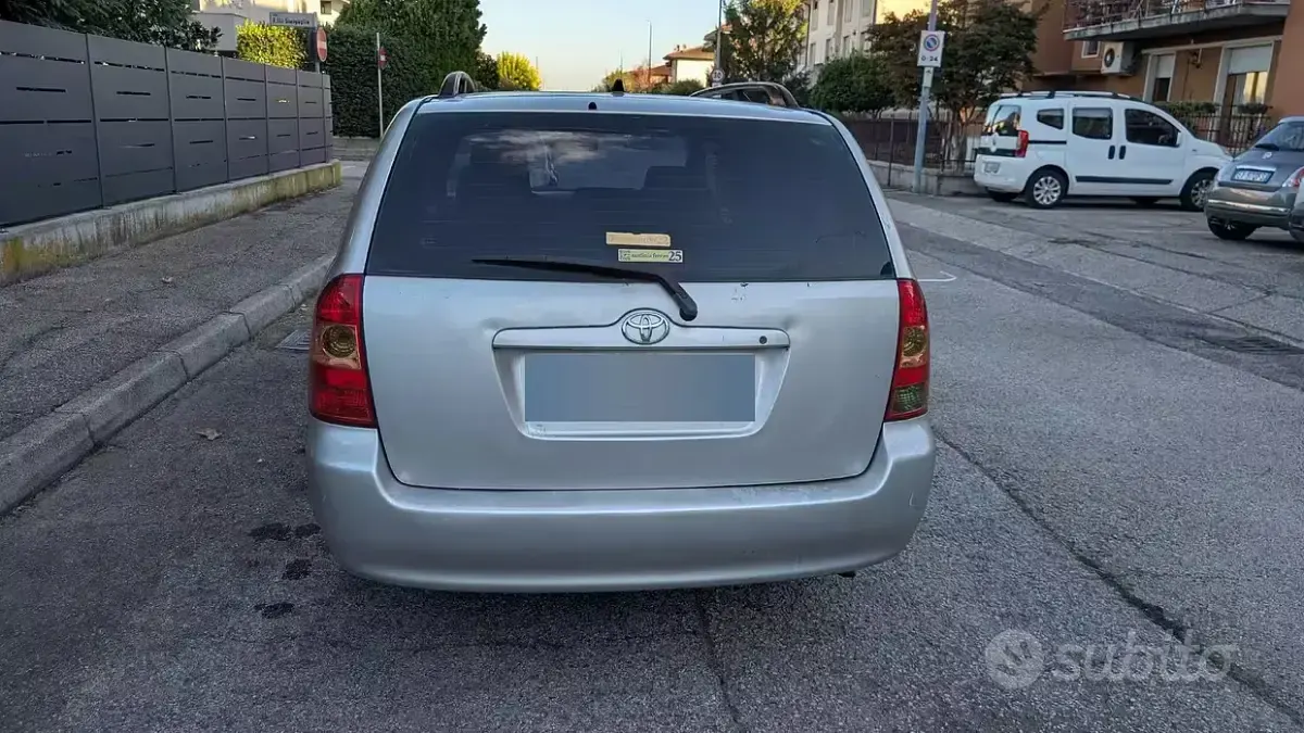 Usata Toyota Corolla 90 CV (66 kW) 2005 Grigio Station wagon