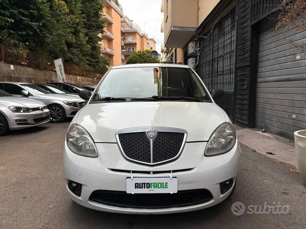 Usata Lancia Ypsilon 60 CV (44 kW) 2009 Bianco Utilitaria