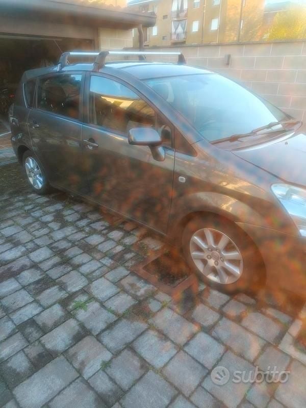 Usata Toyota Corolla Verso 2006 Grigio Monovolume