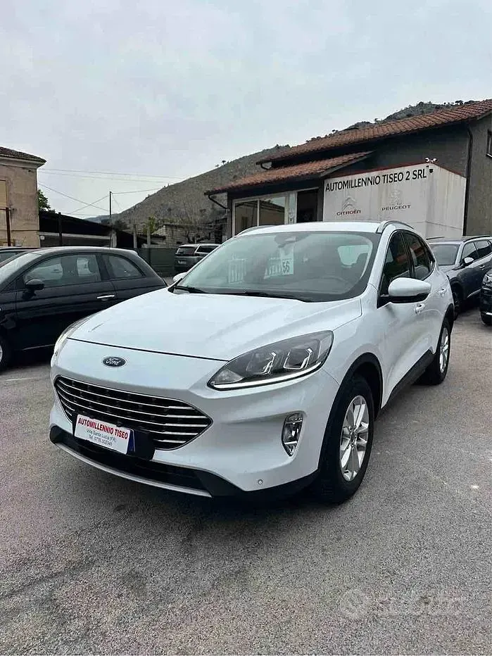 Begagnad Ford Kuga Titanium 120 HK (88 kW) 2022 Vit SUV