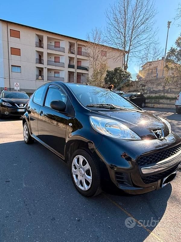 Usata Peugeot 107 68 CV (50 kW) 2011 Nero Utilitaria