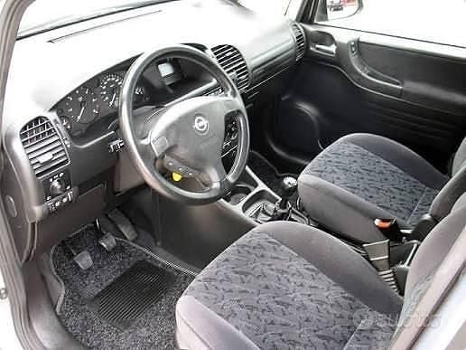 Usata Opel Zafira 2000 Grigio Monovolume