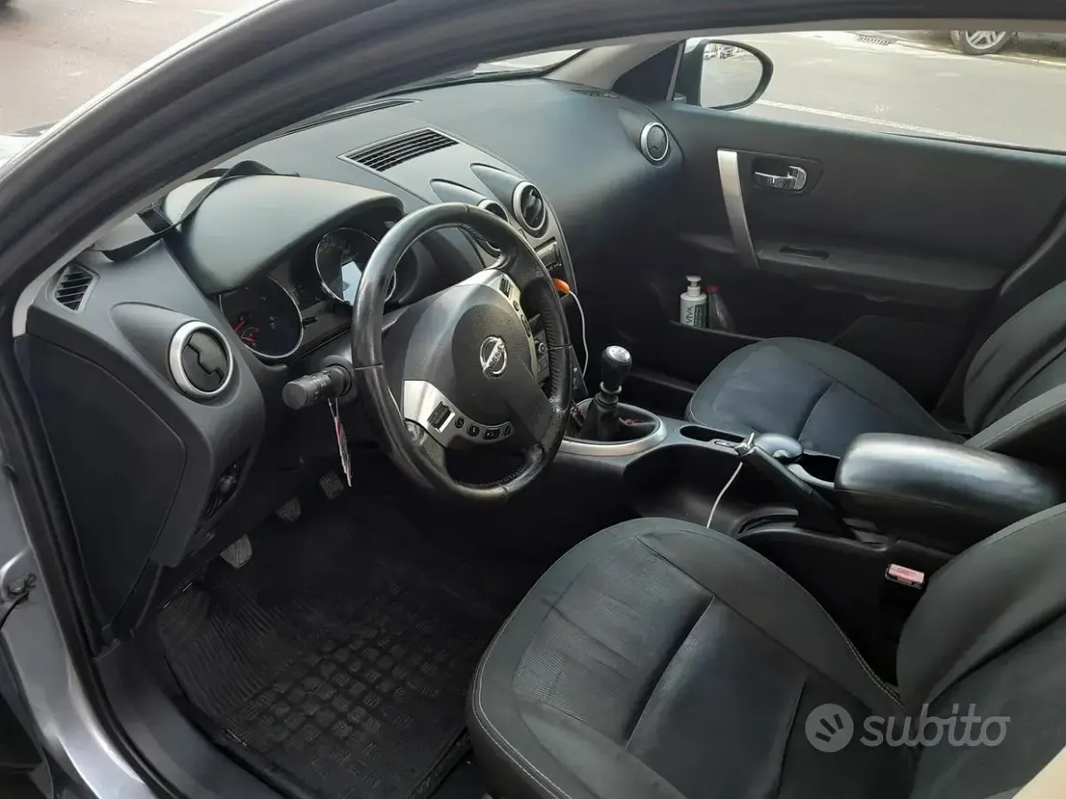 Usata Nissan Qashqai N-TEC 110 CV (80 kW) 2011 Grigio SUV