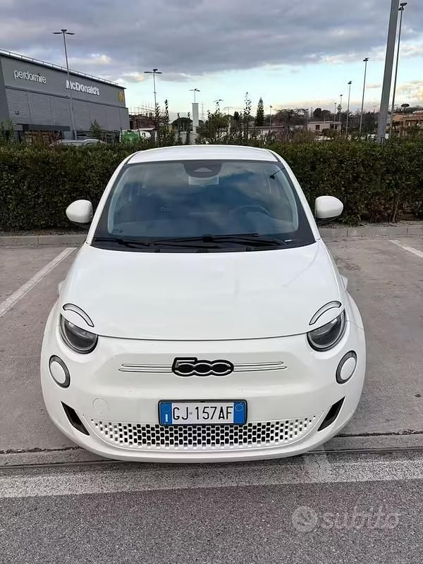 Usata Fiat 500e 42 kW (58 CV) 2022 Bianco Berlina