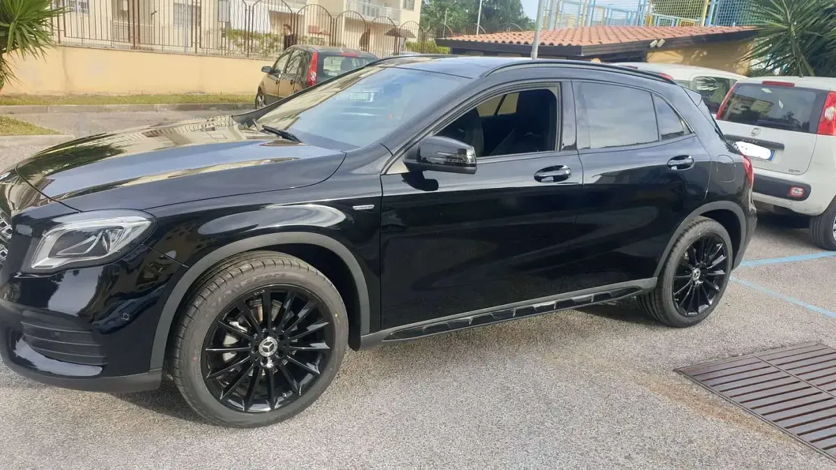 Usata Mercedes GLA200 Edition 136 CV (100 kW) 2019 Nero SUV