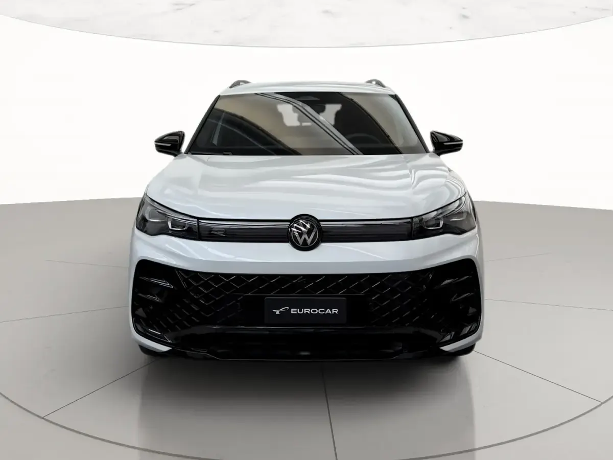Nuova VW Tiguan R-line Plus 150 CV (110 kW) 2026 Oryx white perlato SUV