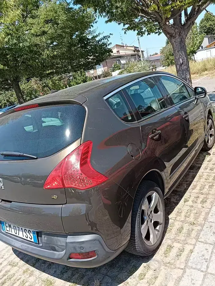 Usata Peugeot 3008 112 CV (82 kW) 2012 Marrone Station wagon