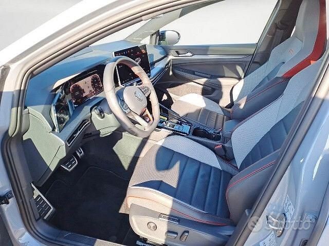 Usata VW Golf VIII GTI 265 CV (194 kW) 2024 Grigio Berlina