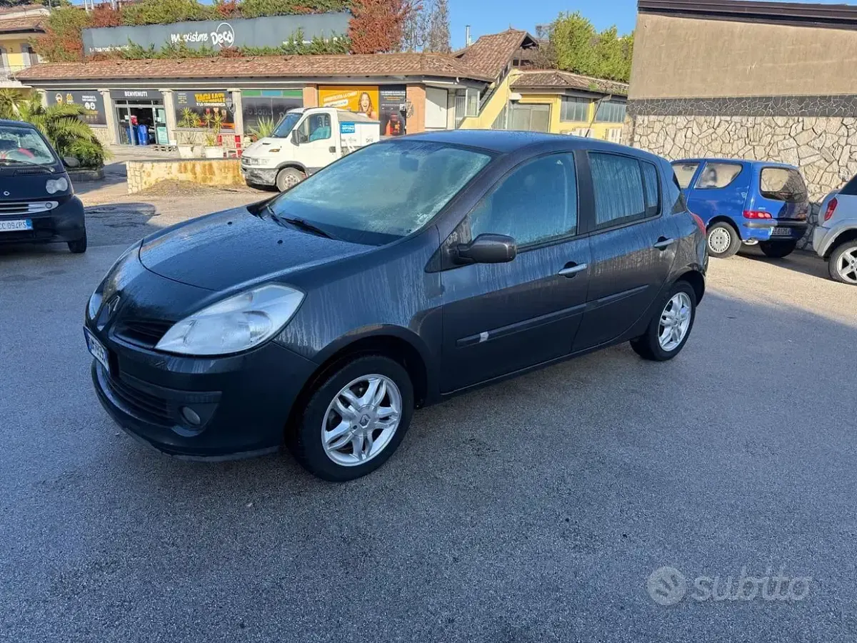 Usata Renault Clio II LE 75 CV (55 kW) 2008 Grigio Berlina